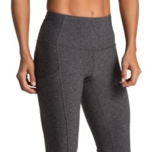 North Face NWT camo leggings❤️🔥🧘‍♀️🧗‍♀️🍂 - Picture 3 of 13